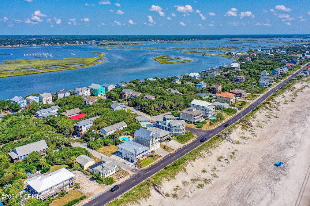 100 Oleander Ct Surf City, NC 28445