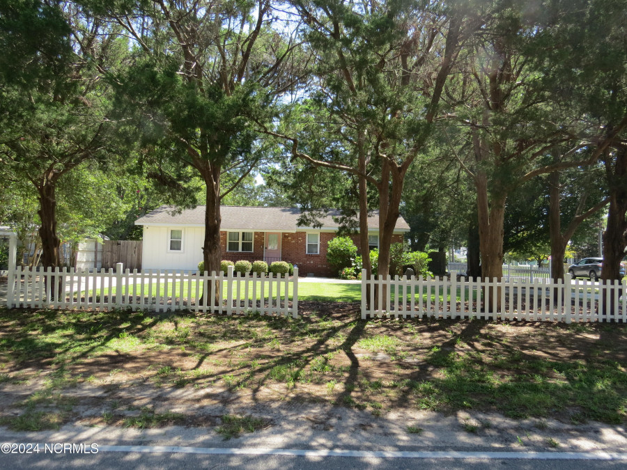 302 Leonard St Southport, NC 28461