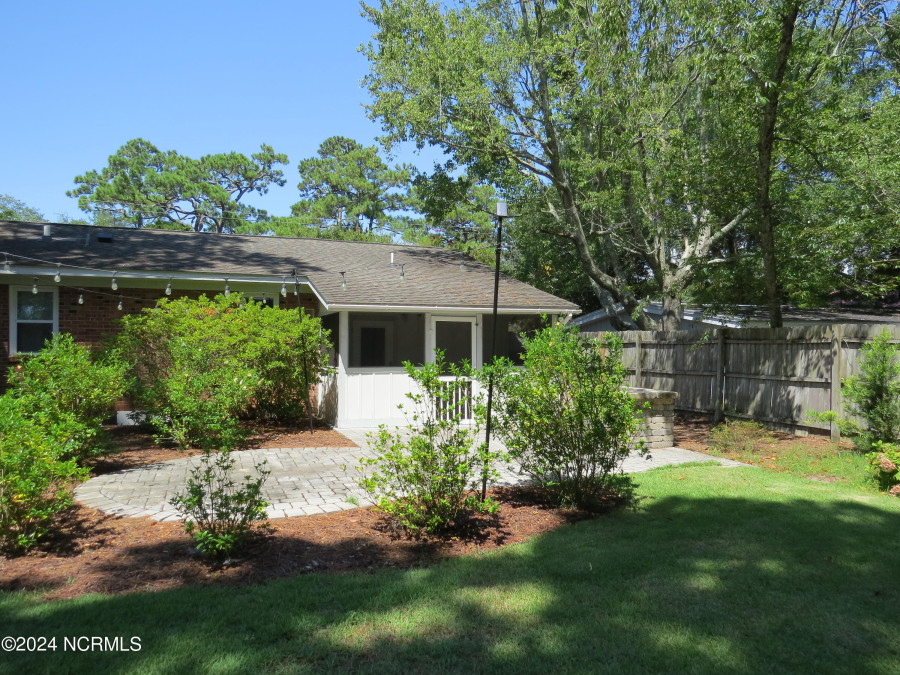 302 Leonard St Southport, NC 28461