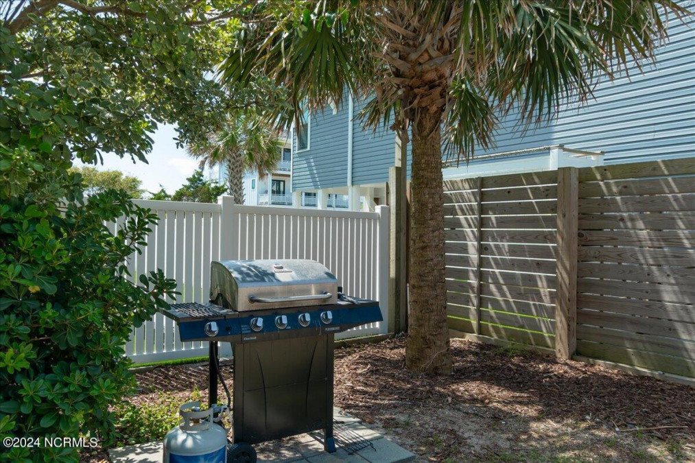 511 Shore Dr Surf City, NC 28445