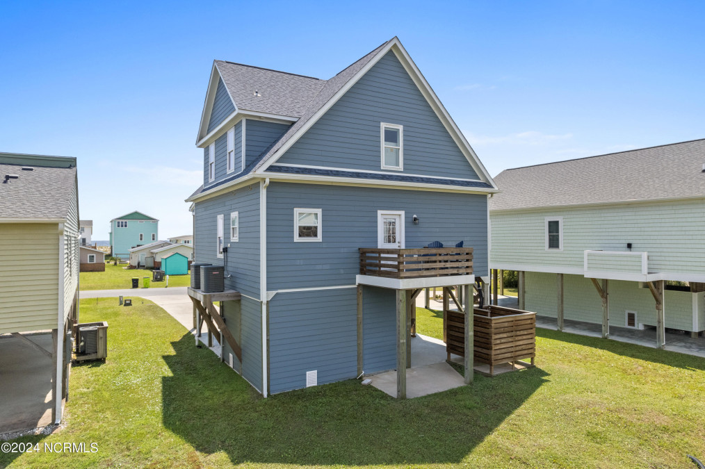 2610 Dolphin Dr Oak Island, NC 28465