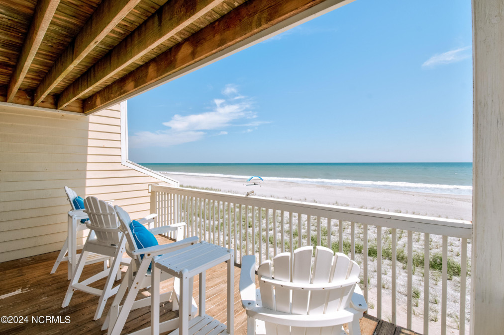 606 Pelican Ct Kure Beach, NC 28449