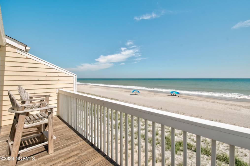 606 Pelican Ct Kure Beach, NC 28449