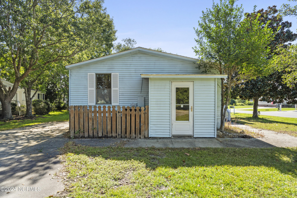 813 Jetty Ct Hampstead, NC 28443