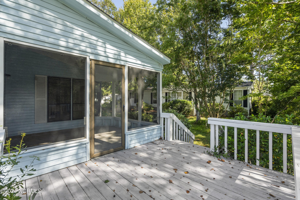 813 Jetty Ct Hampstead, NC 28443