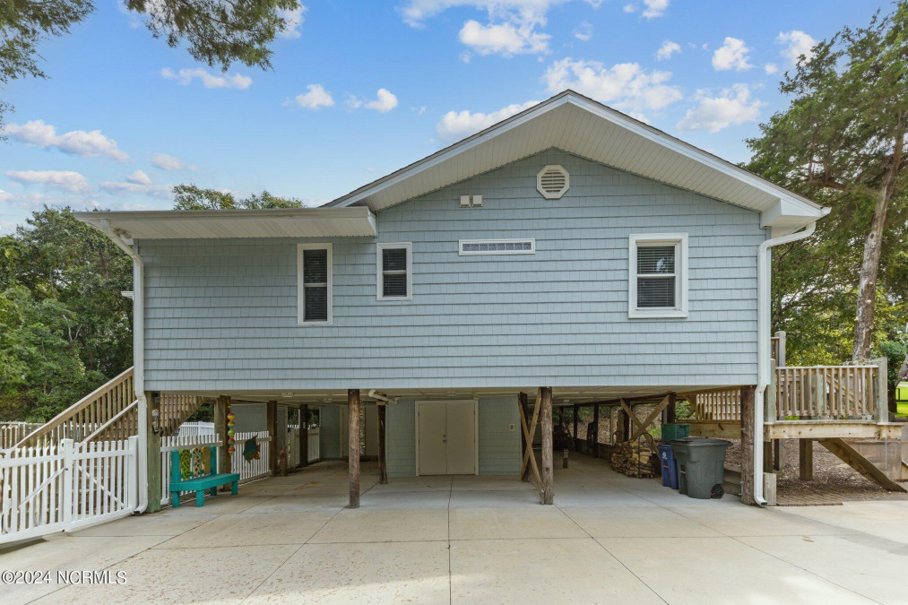 110 Sandbur Dr Emerald Isle, NC 28594