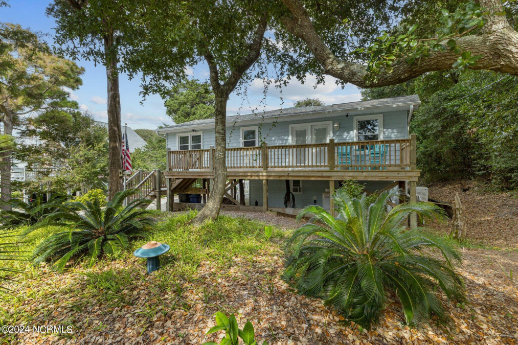 110 Sandbur Dr Emerald Isle, NC 28594