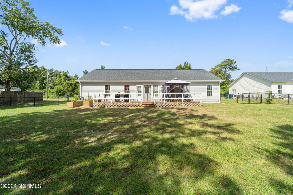 137 Bumps Creek Rd Sneads Ferry, NC 28460