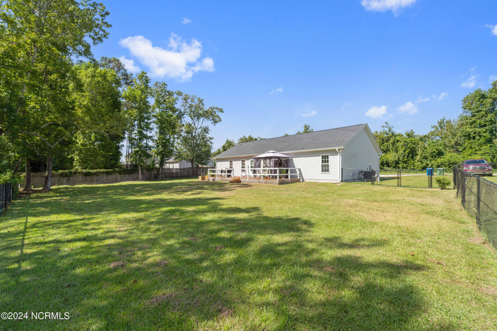 137 Bumps Creek Rd Sneads Ferry, NC 28460