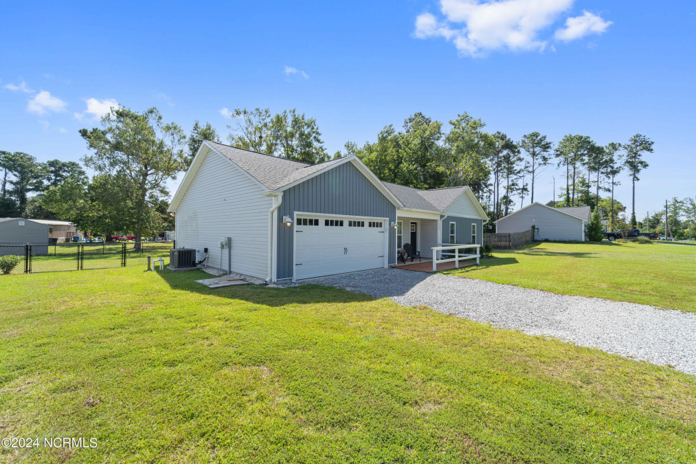 137 Bumps Creek Rd Sneads Ferry, NC 28460