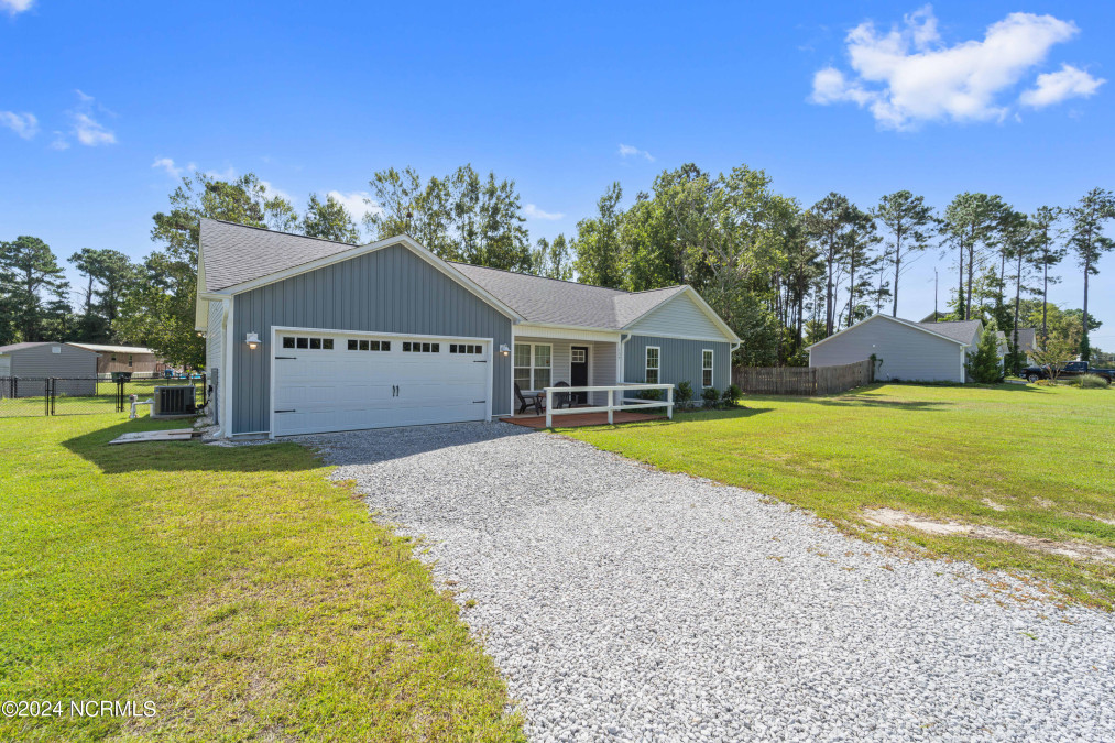 137 Bumps Creek Rd Sneads Ferry, NC 28460