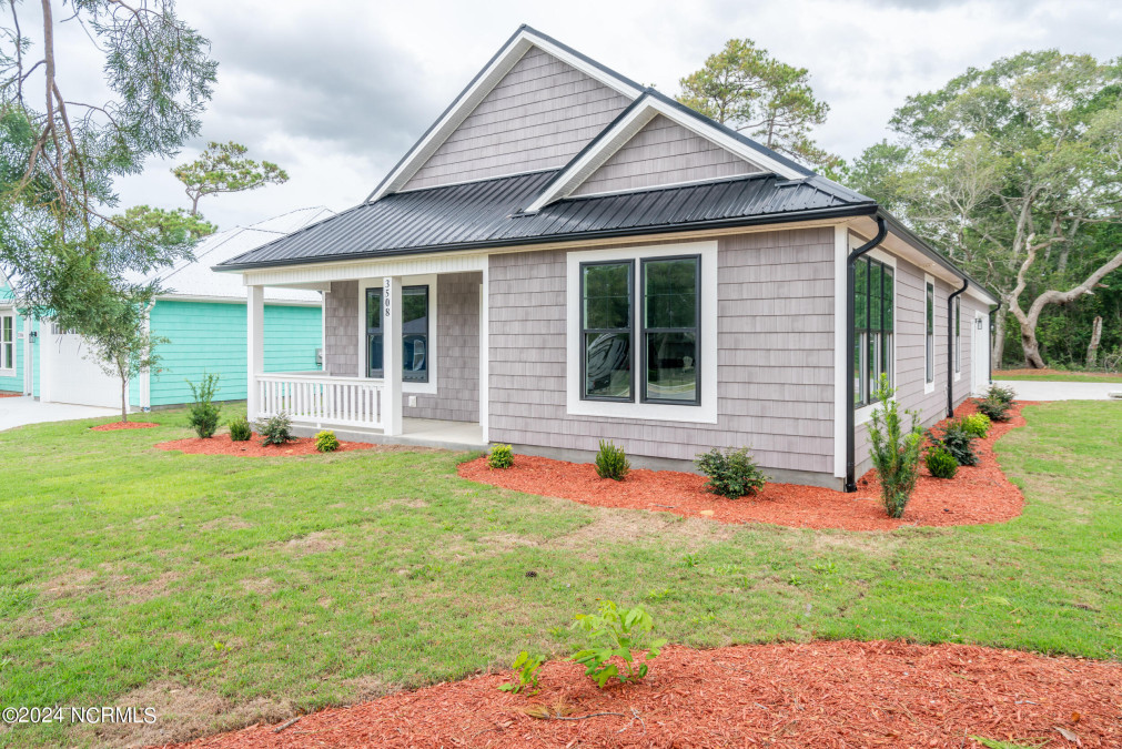 3508 Oak Island Dr Oak Island, NC 28465