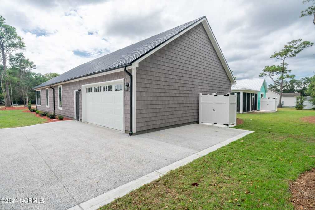 3508 Oak Island Dr Oak Island, NC 28465