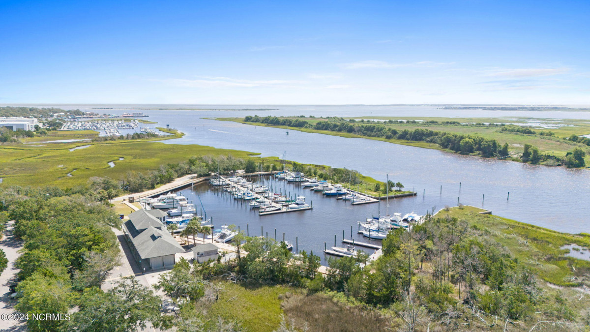 614 Marsh Grass Ct Southport, NC 28461