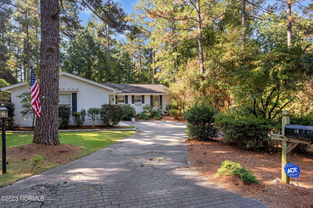 40 Torrey Pines Ln Pinehurst, NC 28374