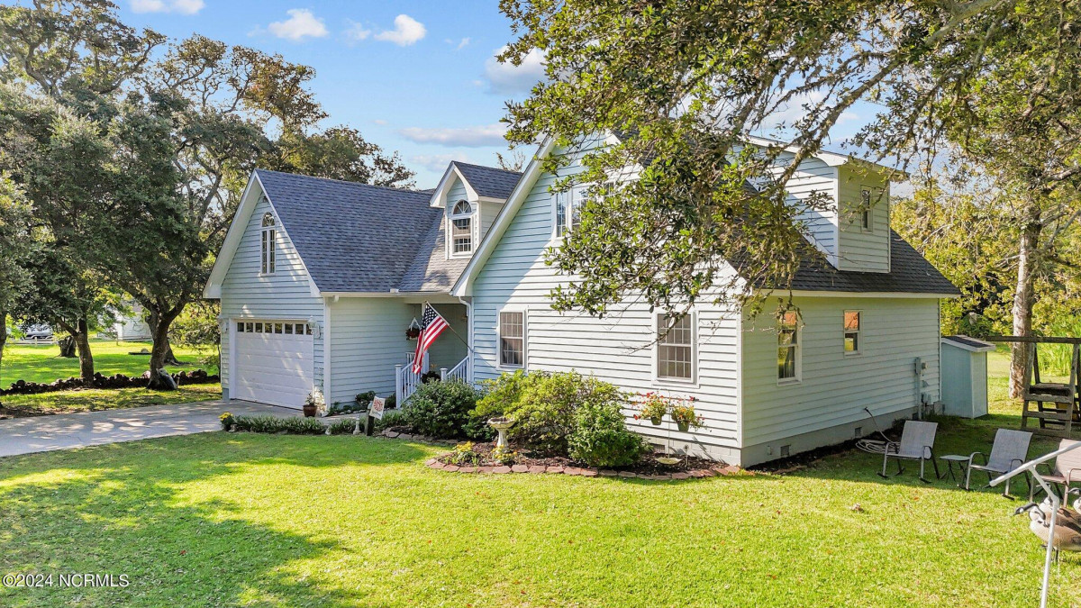 122 Charlie Lewis Ln Beaufort, NC 28516