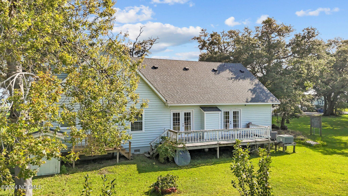 122 Charlie Lewis Ln Beaufort, NC 28516