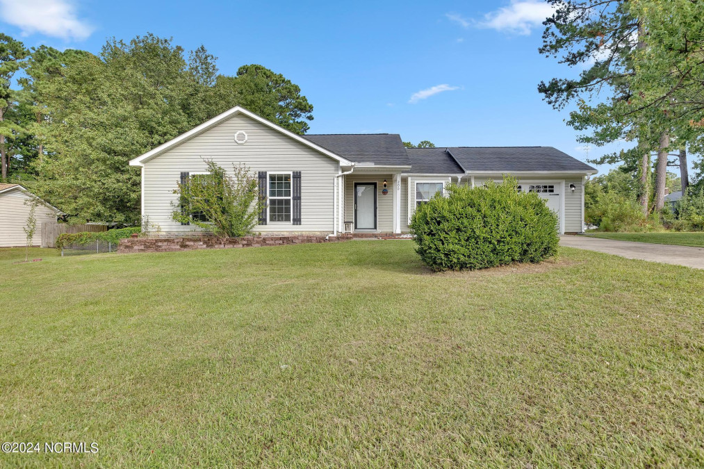 200 Rockledge Ct Jacksonville, NC 28546