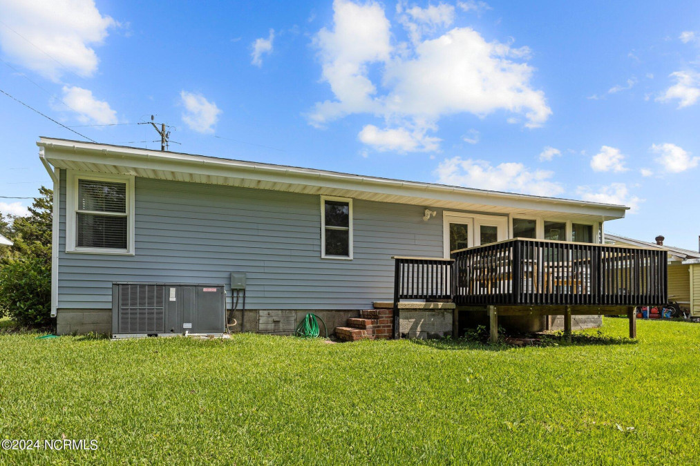 647 Shore Dr Swansboro, NC 28584