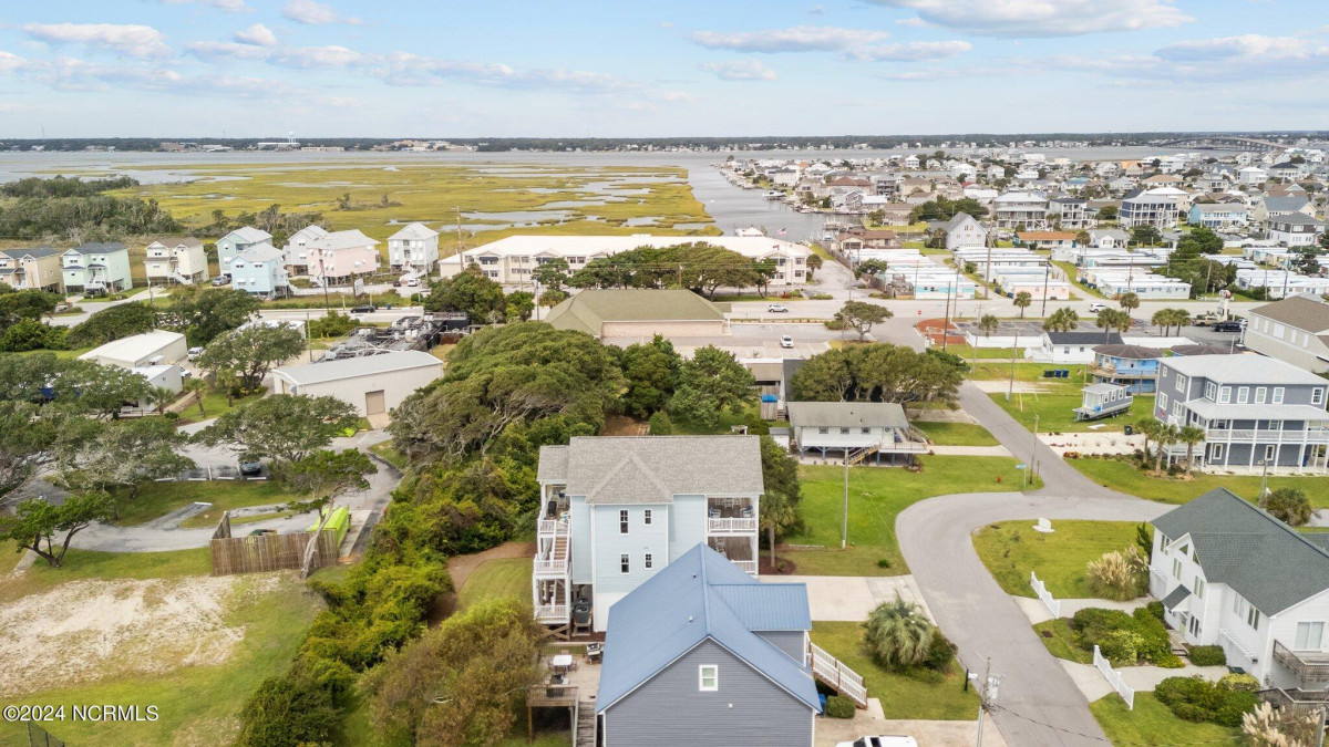 202 Cedar Ln Atlantic Beach, NC 28512