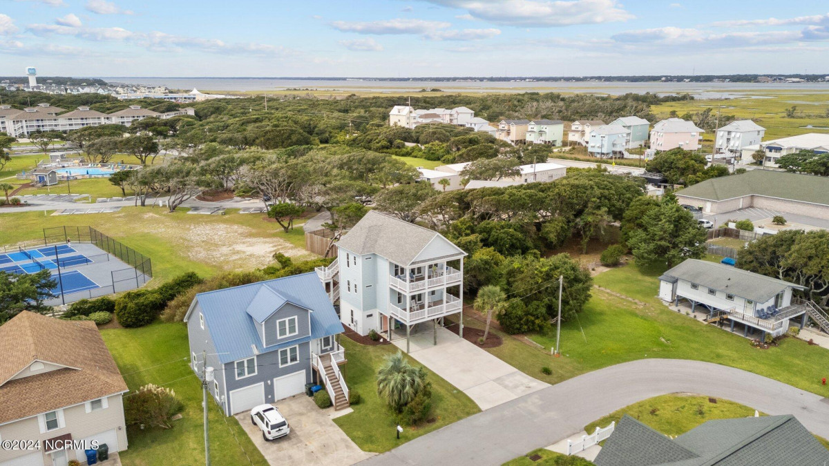 202 Cedar Ln Atlantic Beach, NC 28512