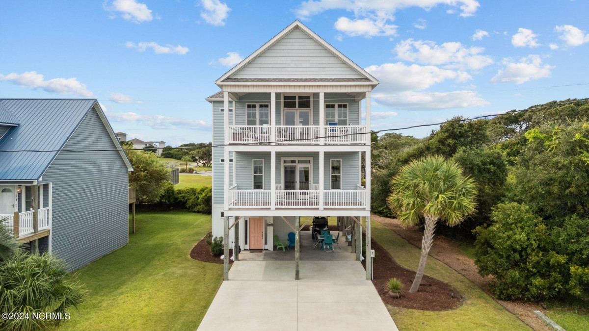 202 Cedar Ln Atlantic Beach, NC 28512