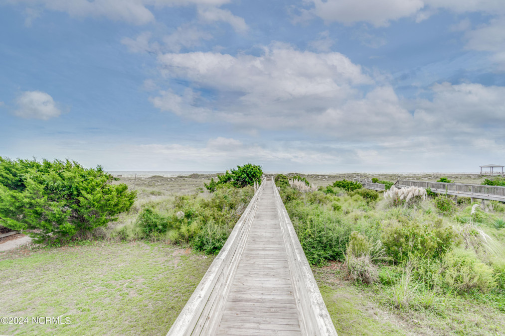 11007 Inlet Dr Emerald Isle, NC 28594