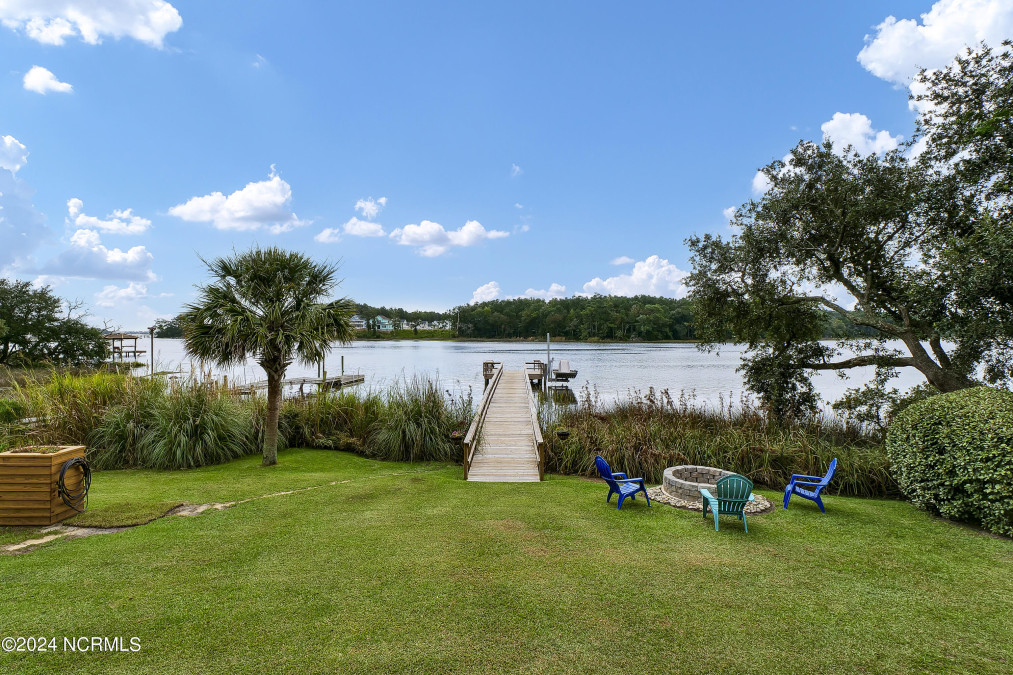 722 Bay Harbor Dr Hampstead, NC 28443