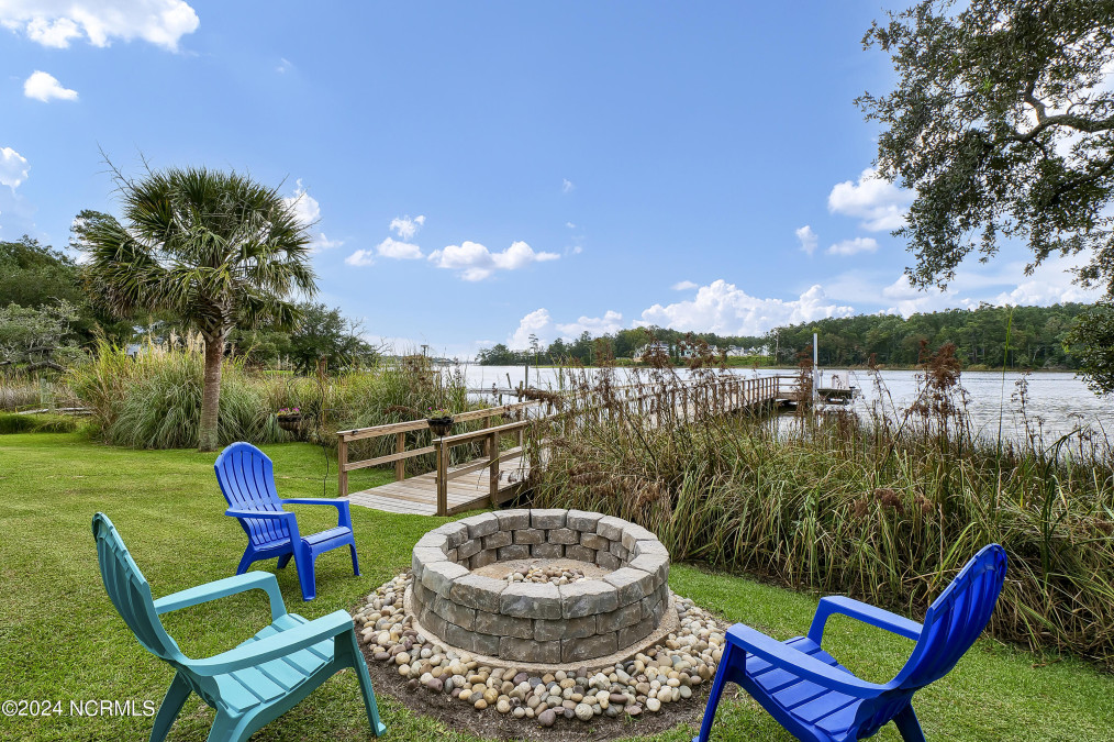 722 Bay Harbor Dr Hampstead, NC 28443