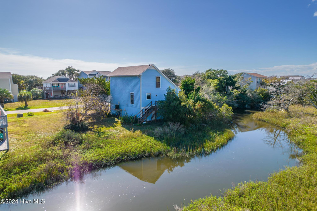 1620 Pelican Dr Oak Island, NC 28465