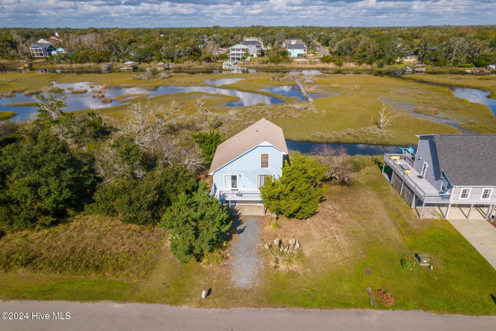 1620 Pelican Dr Oak Island, NC 28465