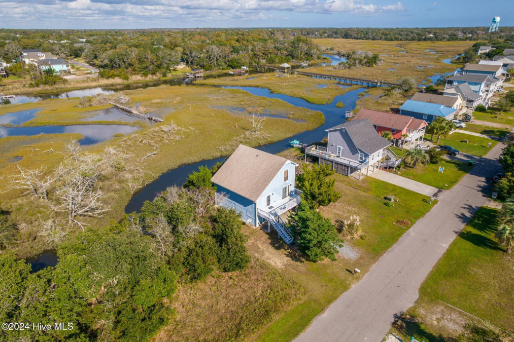 1620 Pelican Dr Oak Island, NC 28465