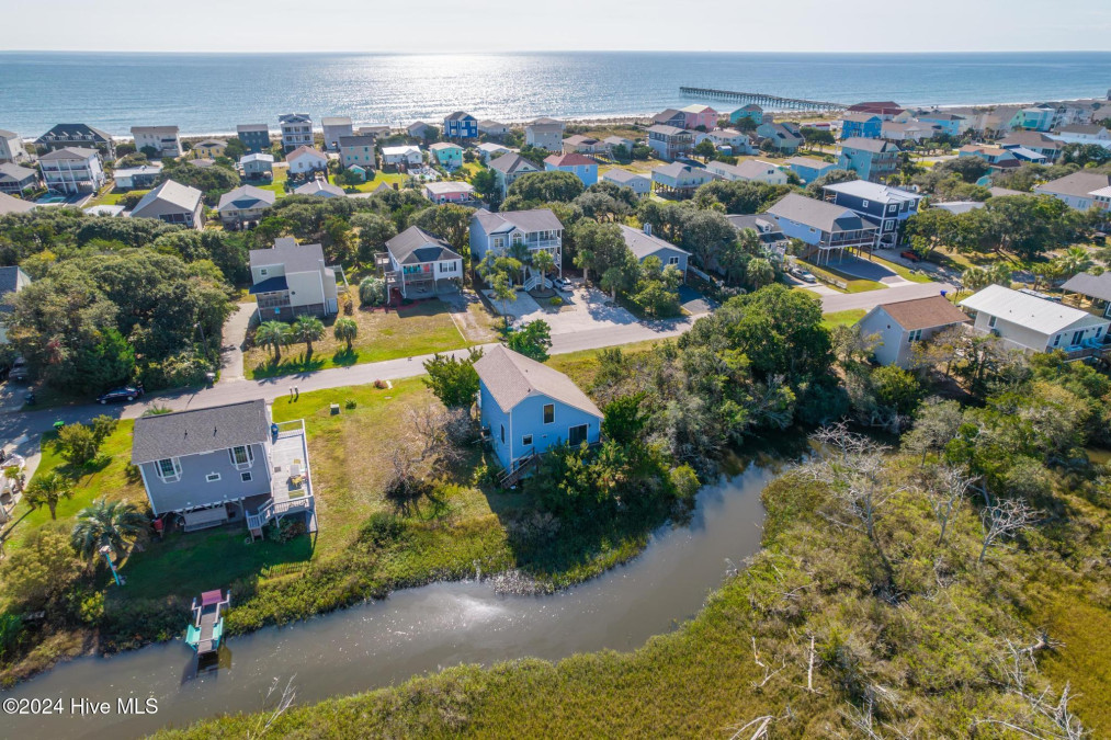 1620 Pelican Dr Oak Island, NC 28465