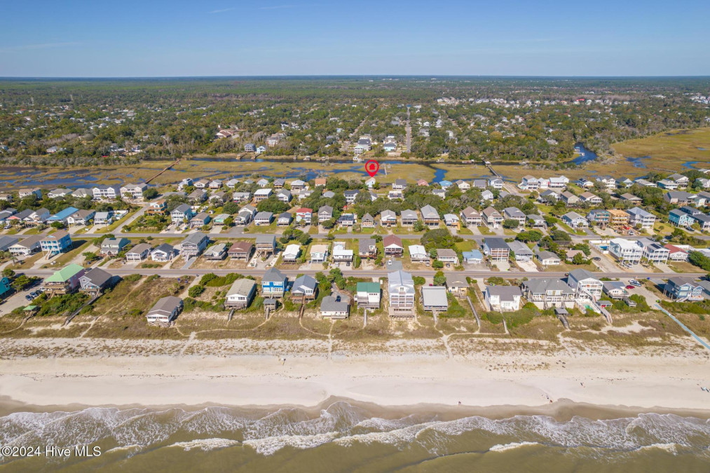 1620 Pelican Dr Oak Island, NC 28465