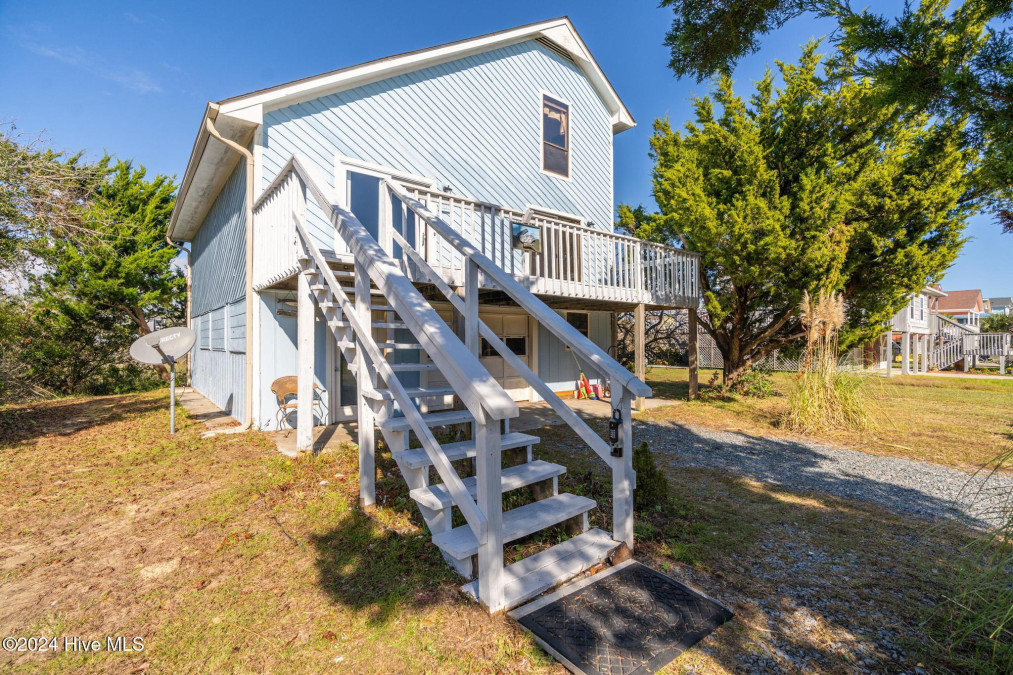 1620 Pelican Dr Oak Island, NC 28465