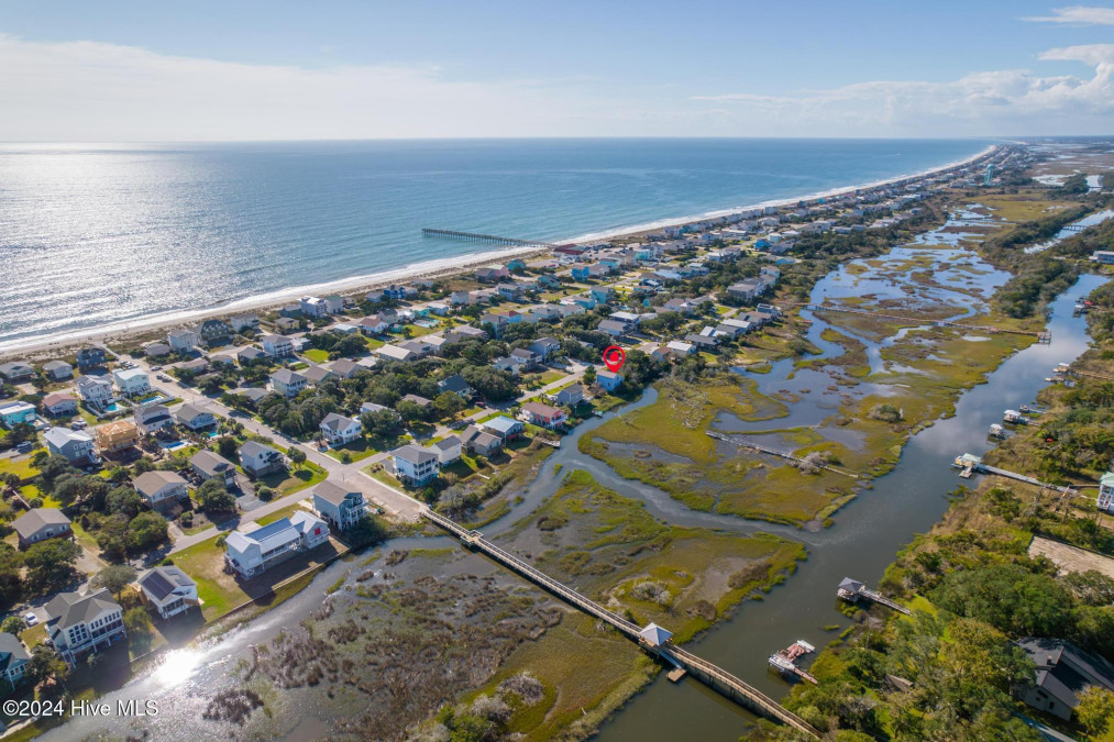 1620 Pelican Dr Oak Island, NC 28465