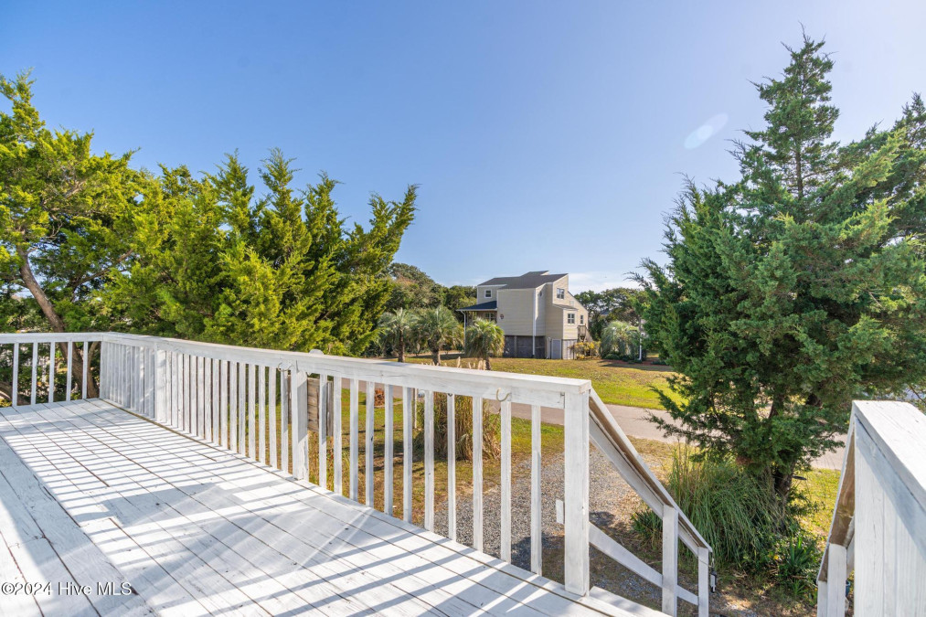 1620 Pelican Dr Oak Island, NC 28465