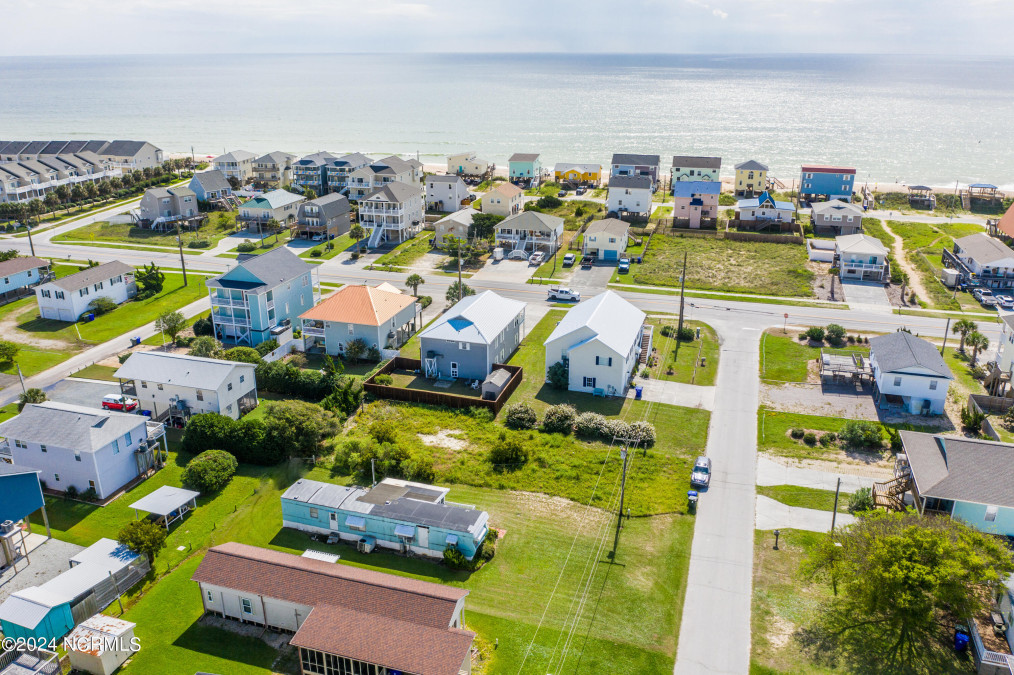 7008 7th St Surf City, NC 28445