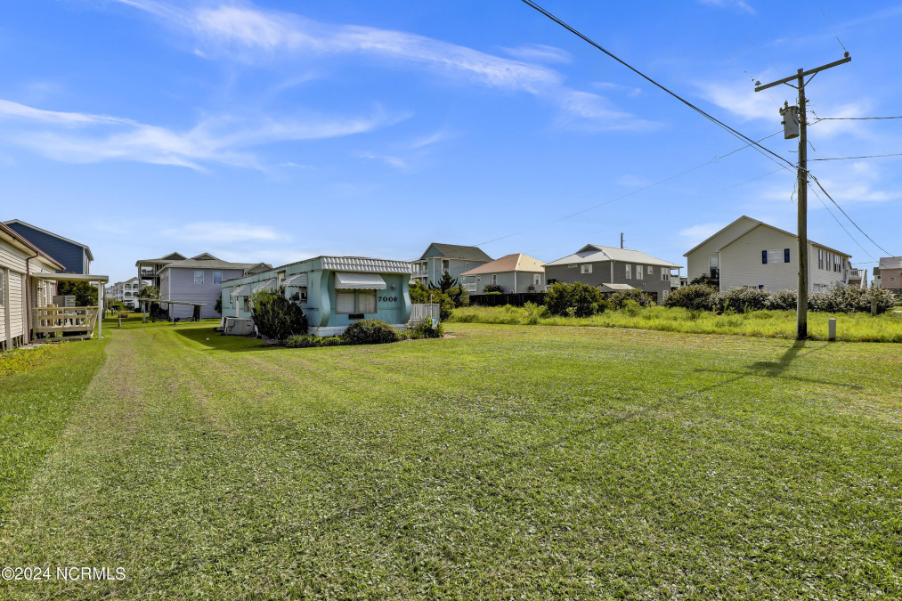 7008 7th St Surf City, NC 28445