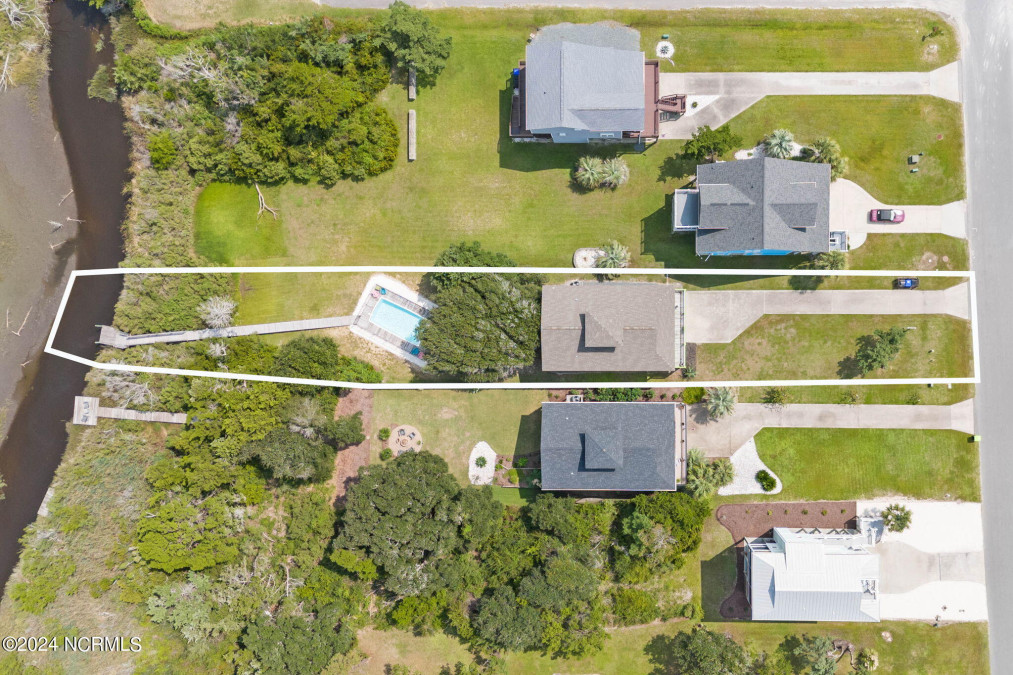 1126 Dolphin Dr Oak Island, NC 28465