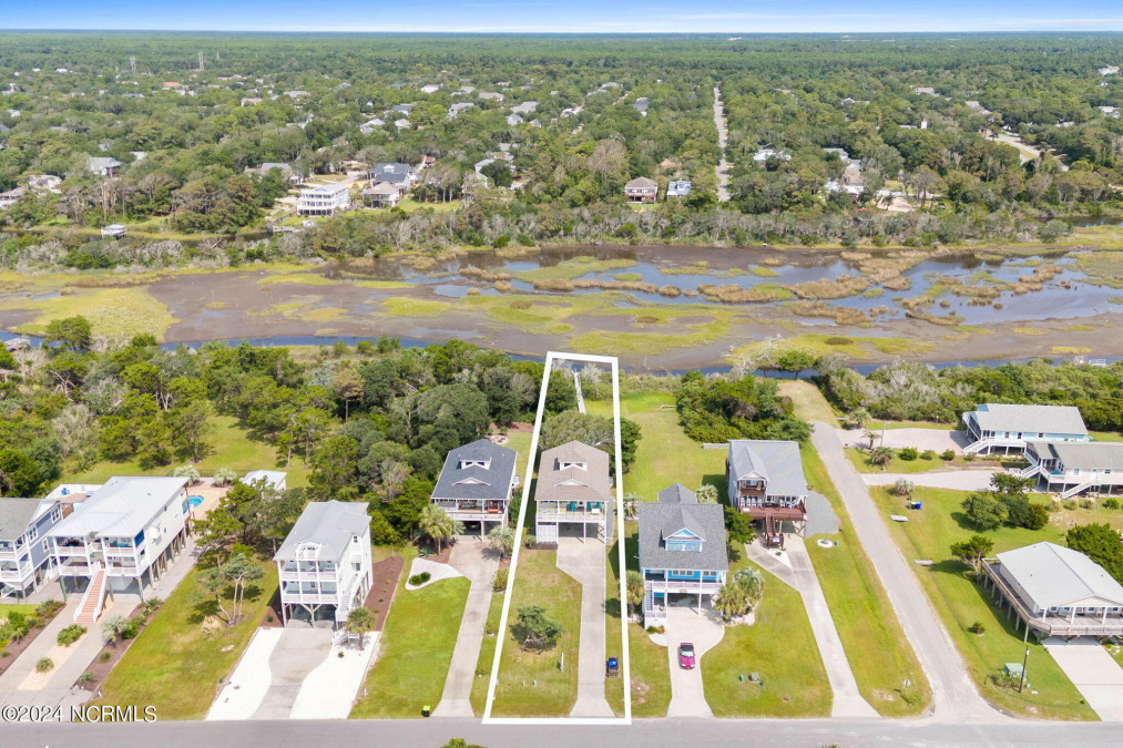 1126 Dolphin Dr Oak Island, NC 28465