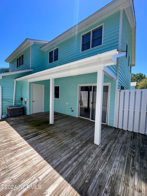 300 Osprey Ridge Dr Emerald Isle, NC 28594