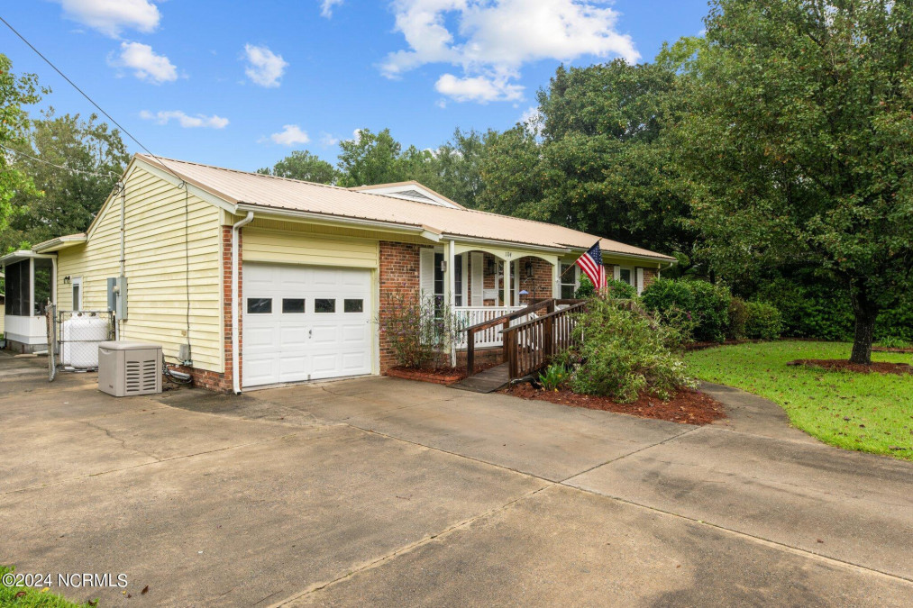 104 Elizabeth St Havelock, NC 28532