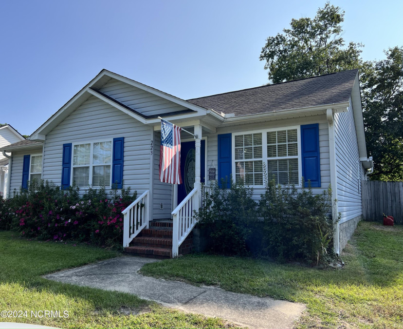 223 Cherry Rd Southport, NC 28461