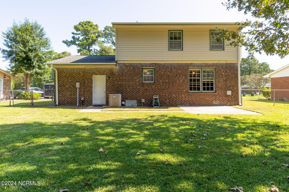 104 Meadowview Ct Jacksonville, NC 28546