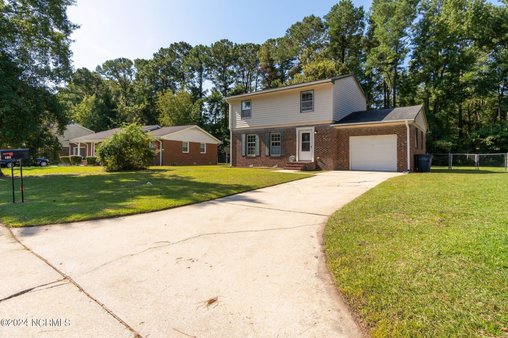 104 Meadowview Ct Jacksonville, NC 28546