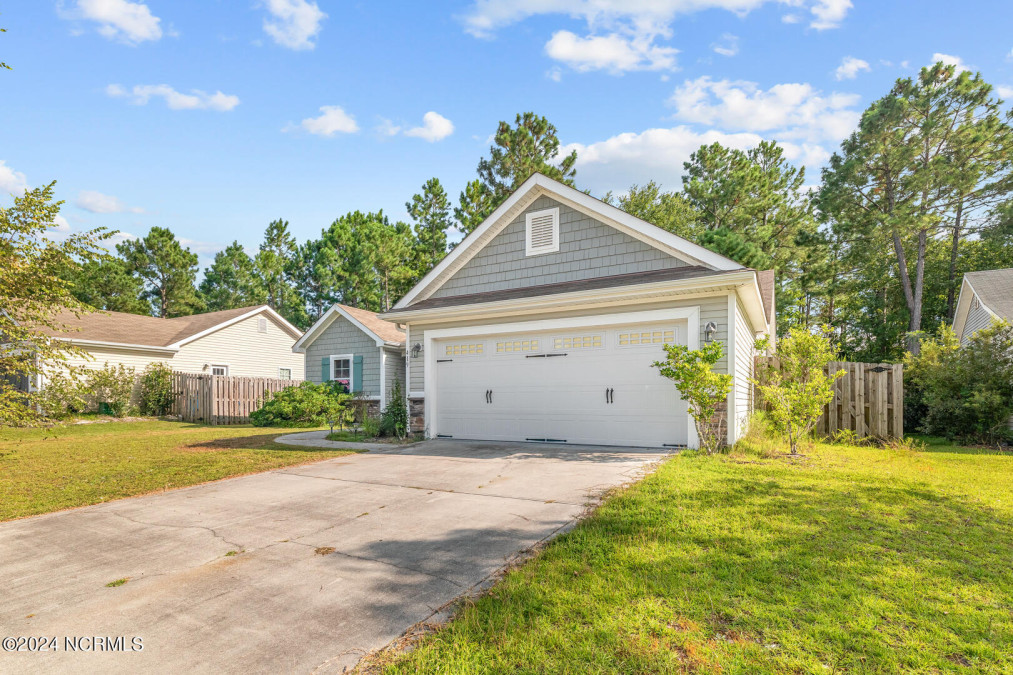 419 Blue Pennant Ct Sneads Ferry, NC 28460