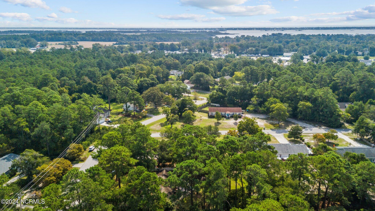 112 Starlight Dr Cape Carteret, NC 28584