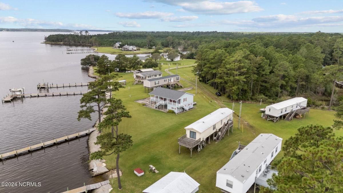 356 Windy Point Rd Bayboro, NC 28515