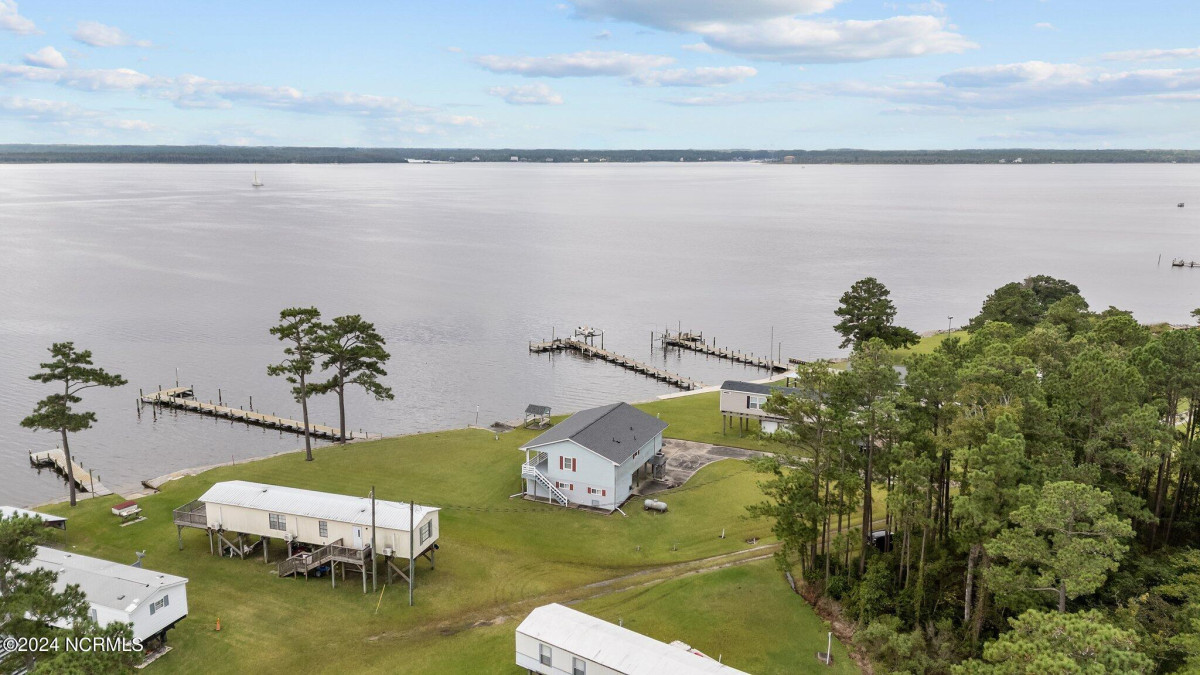 356 Windy Point Rd Bayboro, NC 28515